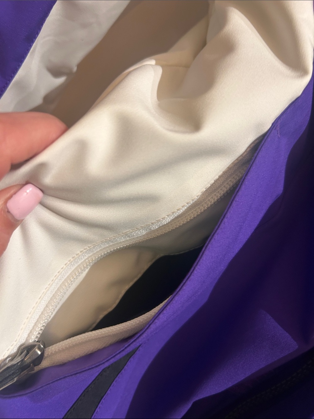 Obermeyer Purple and White Girls' Ski jacket - zippered pockets and hood - Picture 5 of 11